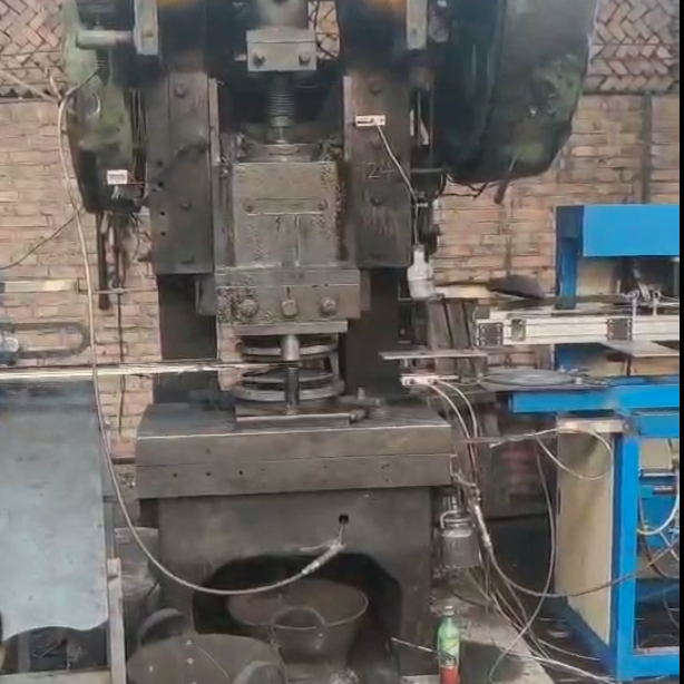三輪車(chē)輪的自動(dòng)沖壓